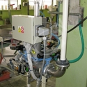 Magnetický separátor tekutých zmesí s automatickým čistením